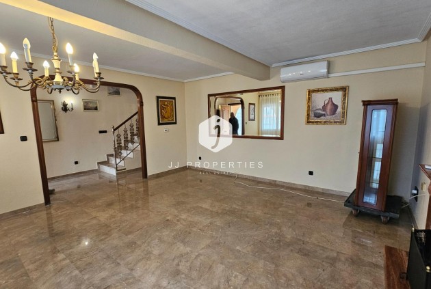 Aus zweiter Hand - Villa -
Torrevieja - El chaparral