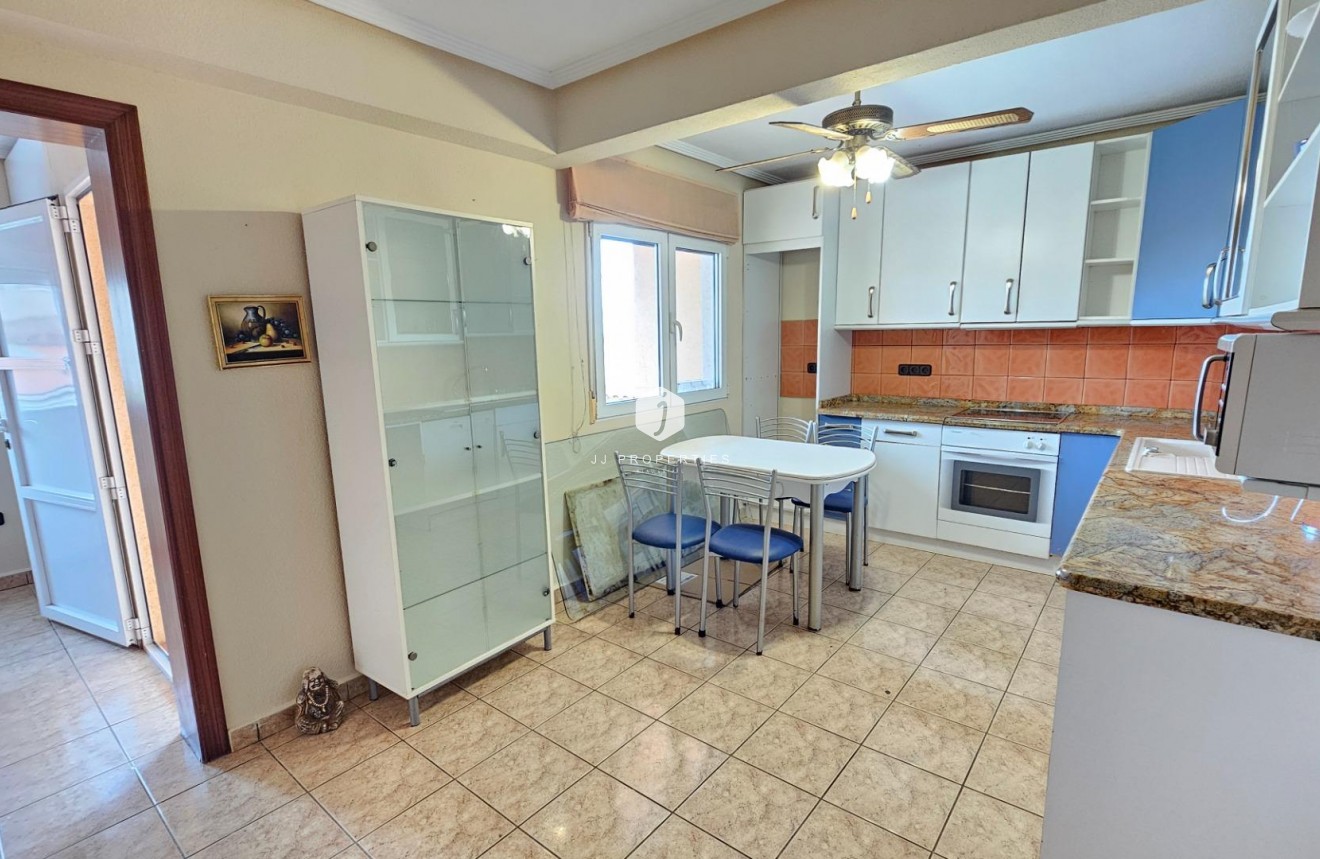 Aus zweiter Hand - Villa -
Torrevieja - El chaparral