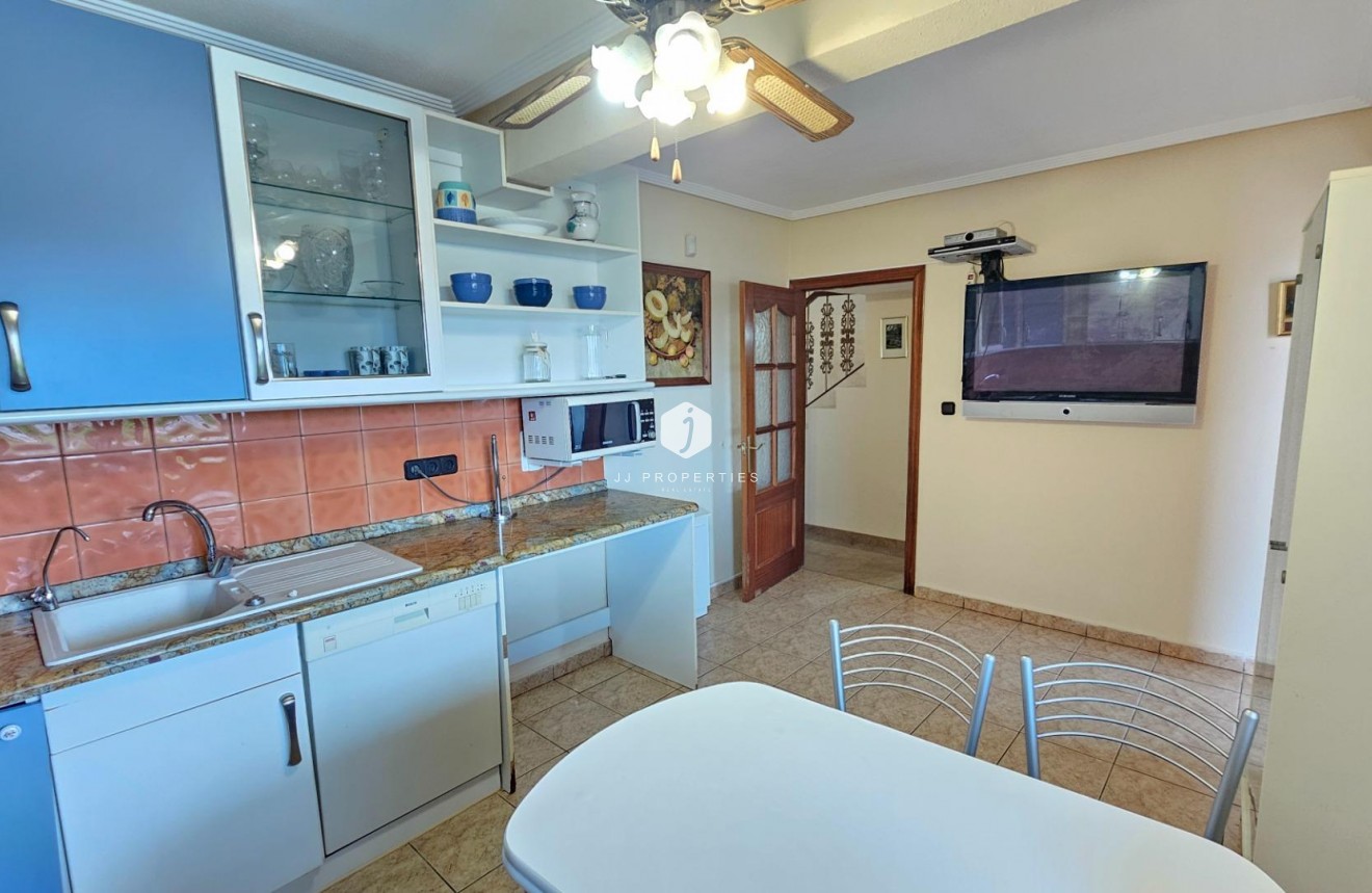 Aus zweiter Hand - Villa -
Torrevieja - El chaparral