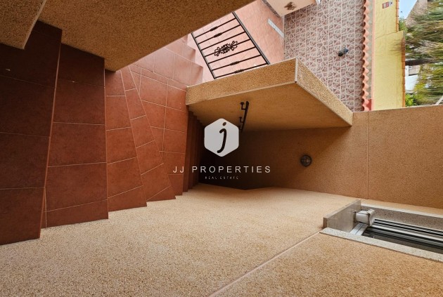 Aus zweiter Hand - Villa -
Torrevieja - El chaparral