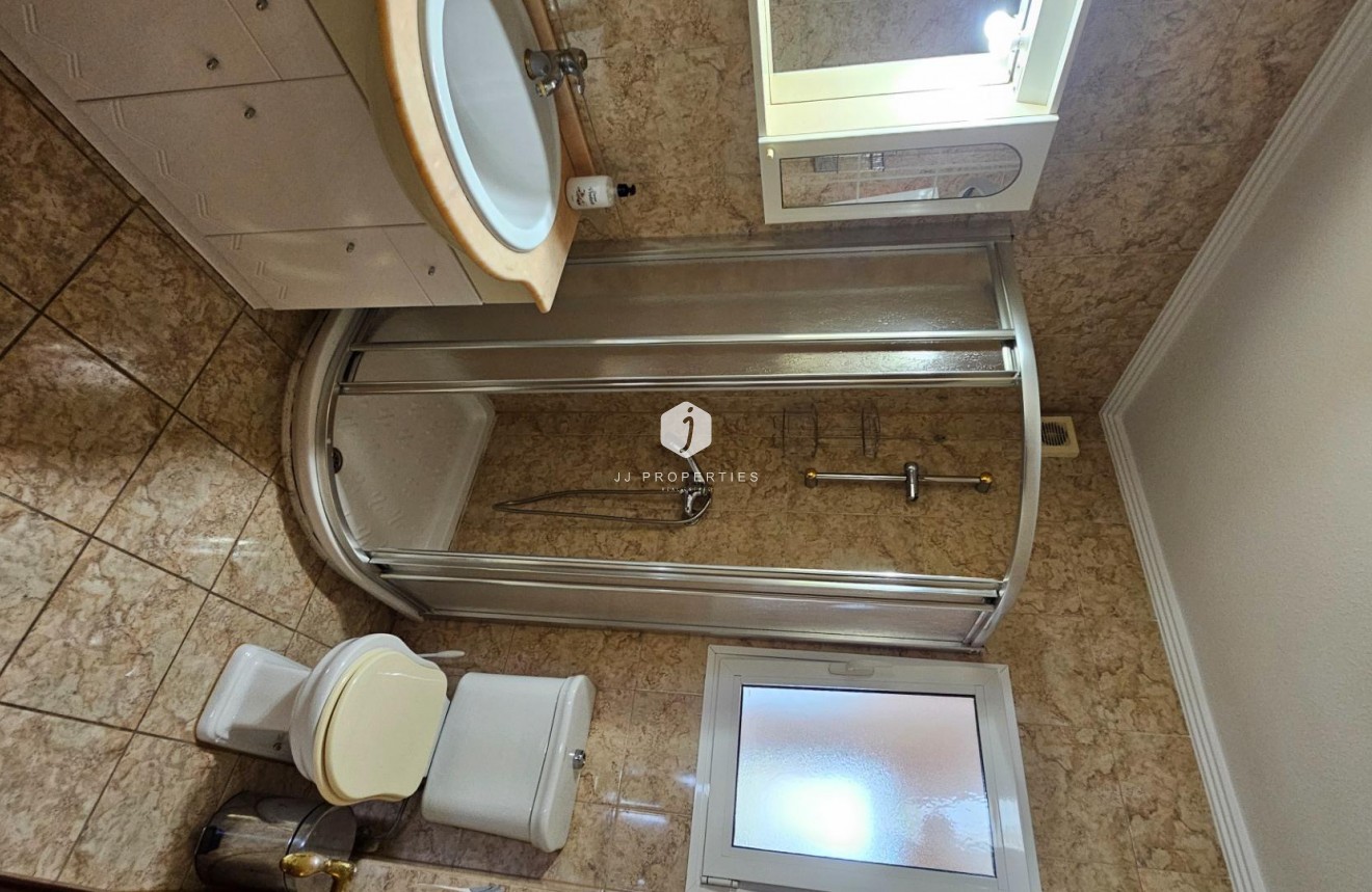 Aus zweiter Hand - Villa -
Torrevieja - El chaparral