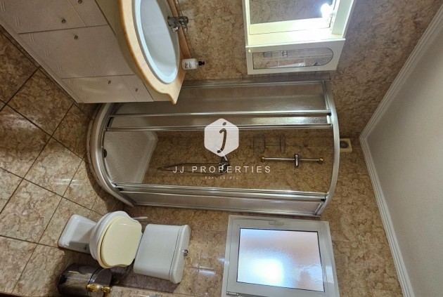 Aus zweiter Hand - Villa -
Torrevieja - El chaparral