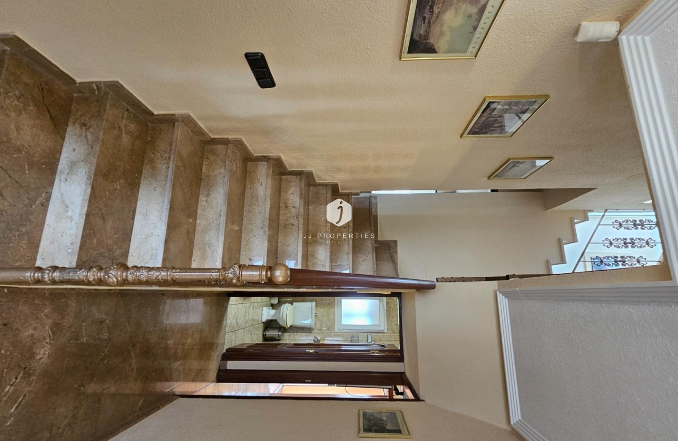 Aus zweiter Hand - Villa -
Torrevieja - El chaparral