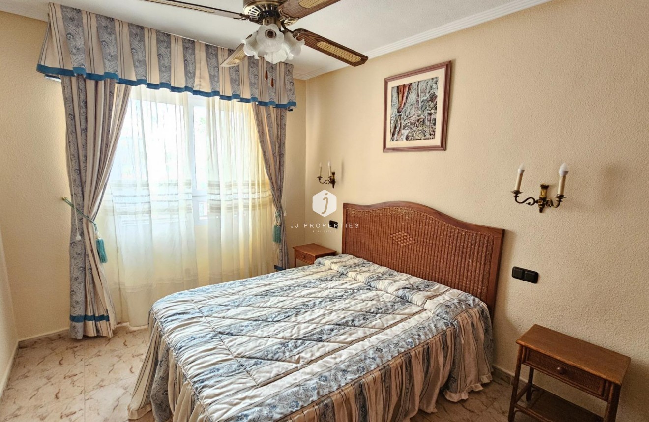 Aus zweiter Hand - Villa -
Torrevieja - El chaparral