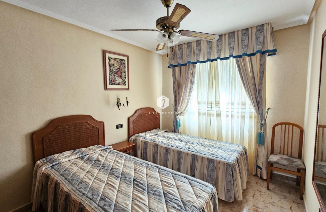 Aus zweiter Hand - Villa -
Torrevieja - El chaparral