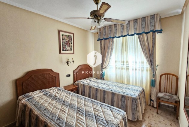 Aus zweiter Hand - Villa -
Torrevieja - El chaparral