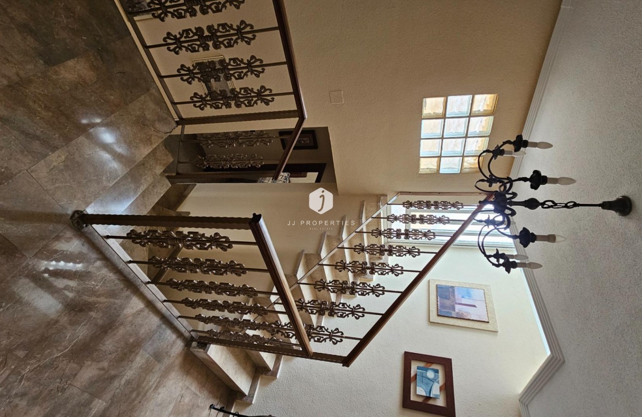 Aus zweiter Hand - Villa -
Torrevieja - El chaparral