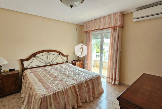 Aus zweiter Hand - Villa -
Torrevieja - El chaparral