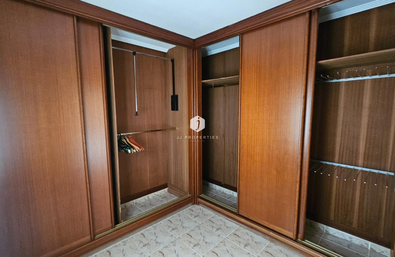 Aus zweiter Hand - Villa -
Torrevieja - El chaparral