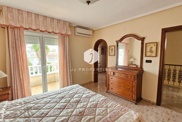 Aus zweiter Hand - Villa -
Torrevieja - El chaparral