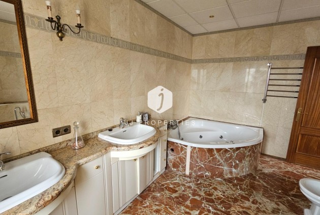 Aus zweiter Hand - Villa -
Torrevieja - El chaparral