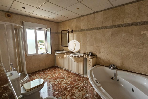 Aus zweiter Hand - Villa -
Torrevieja - El chaparral