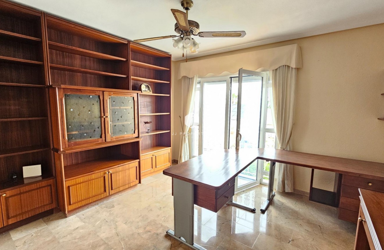 Aus zweiter Hand - Villa -
Torrevieja - El chaparral