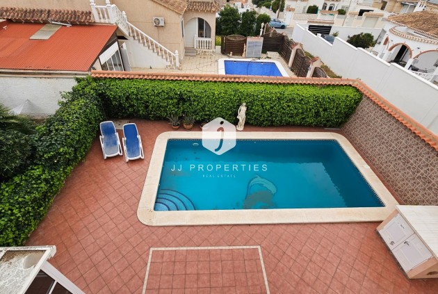 Aus zweiter Hand - Villa -
Torrevieja - El chaparral