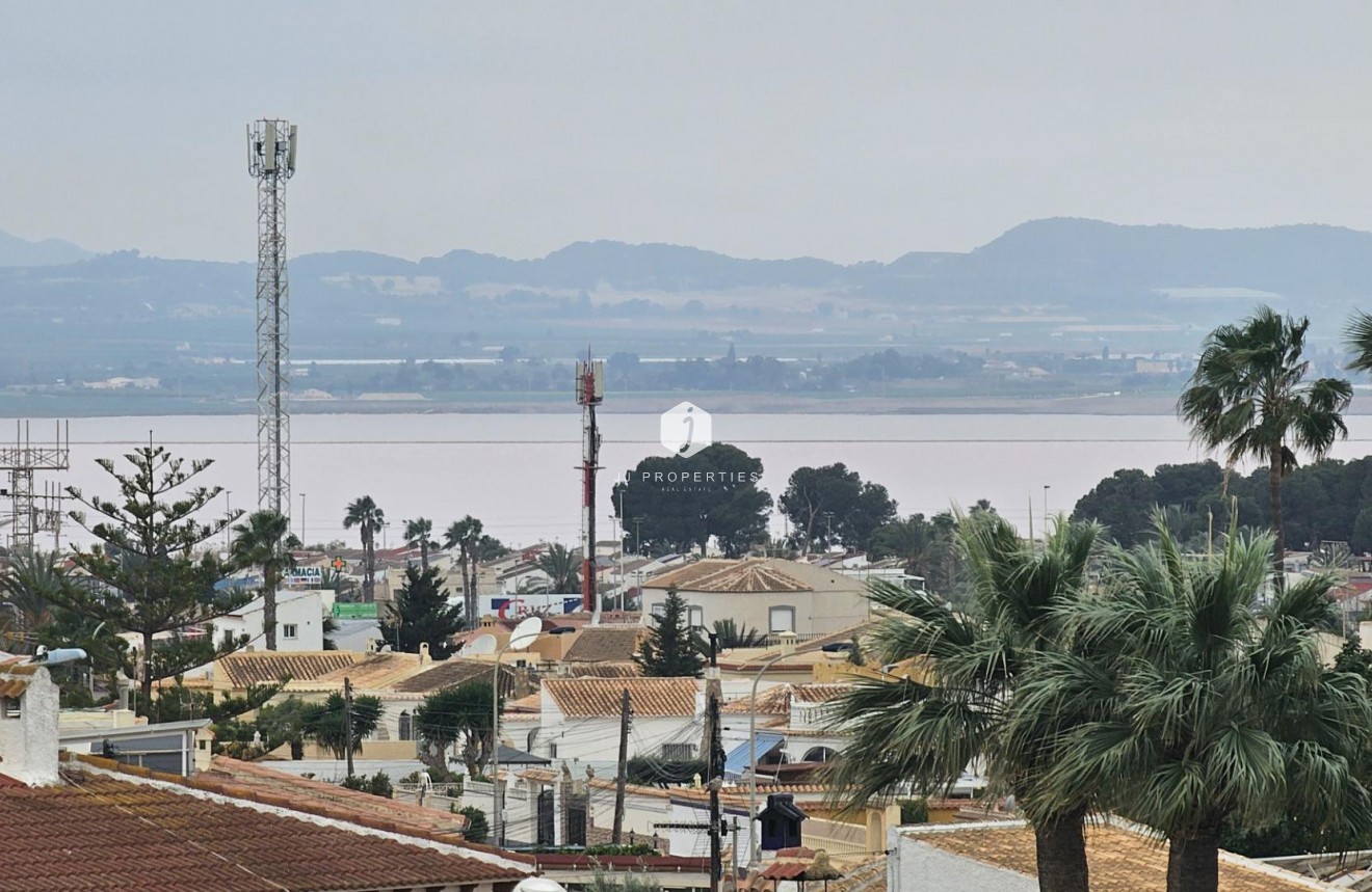 Aus zweiter Hand - Villa -
Torrevieja - El chaparral