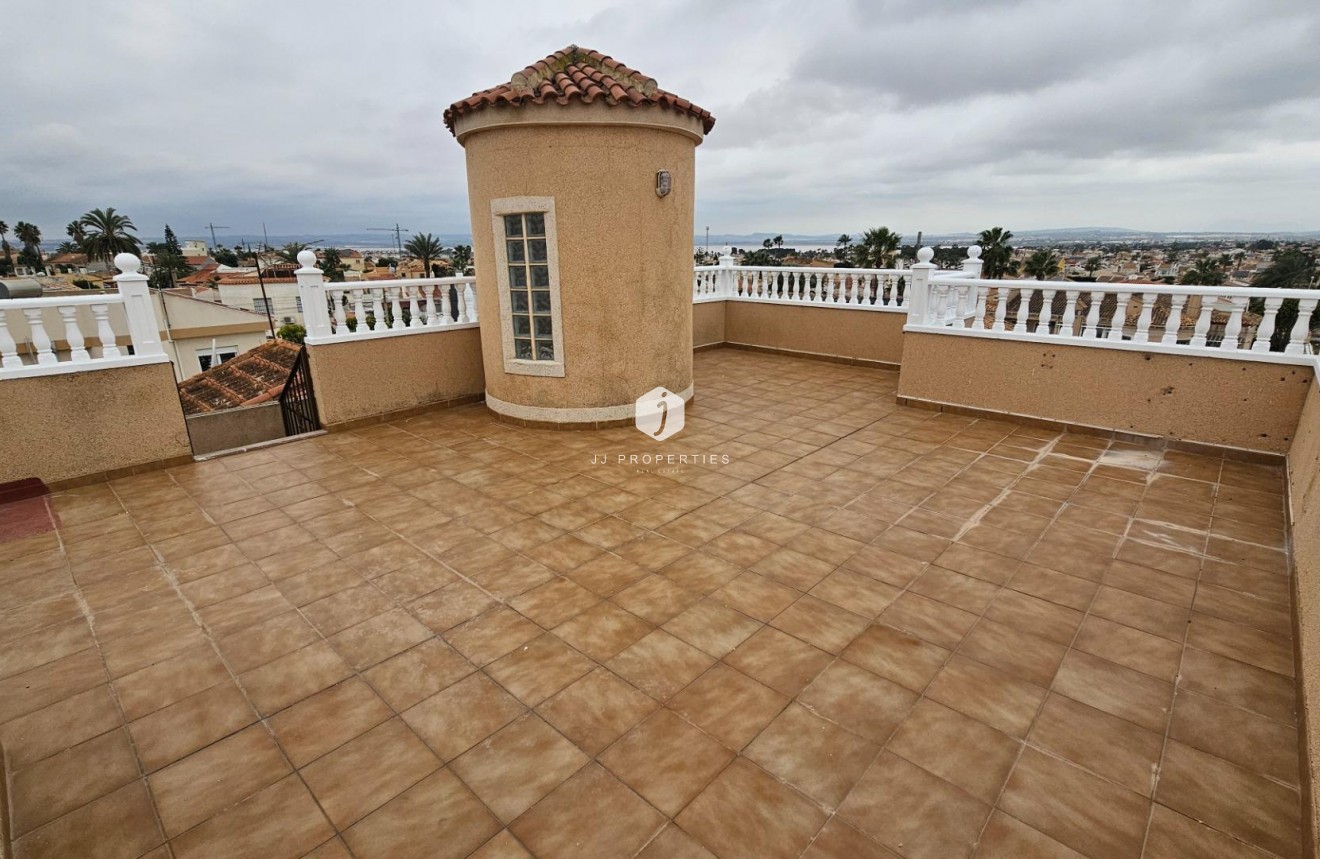 Aus zweiter Hand - Villa -
Torrevieja - El chaparral