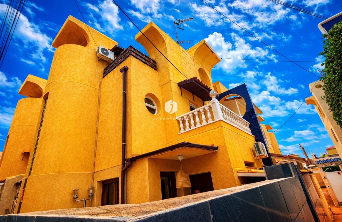 D'occasion - Chalet -
Torrevieja - Costa Blanca