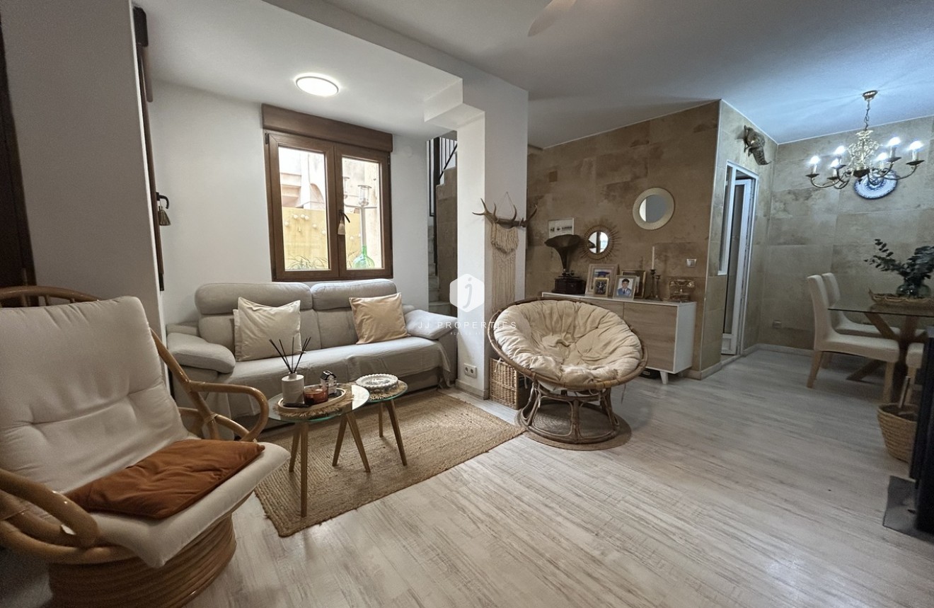 D'occasion - Chalet -
Torrevieja - Costa Blanca