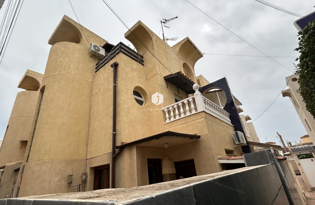 D'occasion - Chalet -
Torrevieja - Costa Blanca