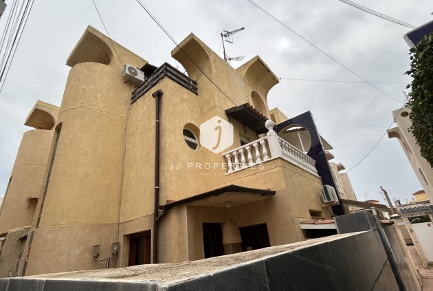 D'occasion - Chalet -
Torrevieja - Costa Blanca