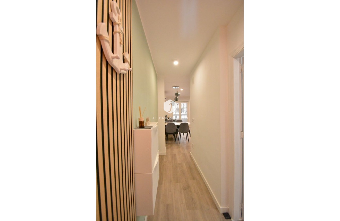 D'occasion - Appartement -
Torrevieja - Costa Blanca