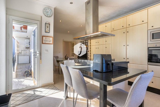 Resale - Villa -
Bigastro - Inland