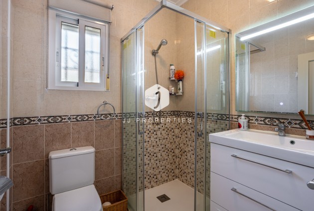 Resale - Villa -
Bigastro - Inland