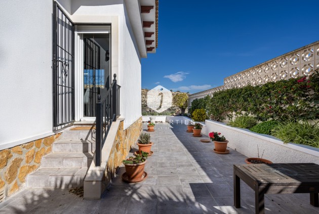 Resale - Villa -
Bigastro - Inland