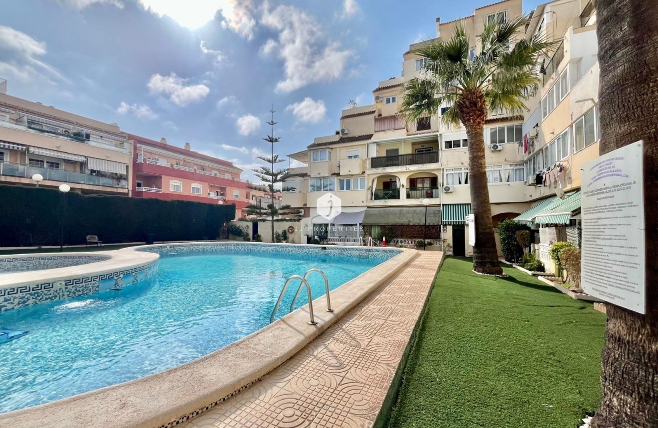 Segunda mano - Apartamento / piso -
Torrevieja - Nueva Torrevieja