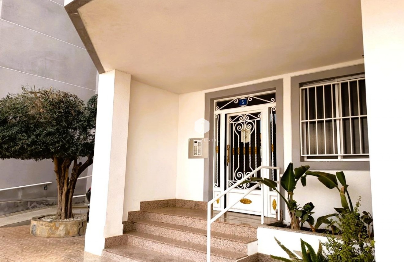 Aus zweiter Hand - Wohnung -
Orihuela Costa - Costa Blanca