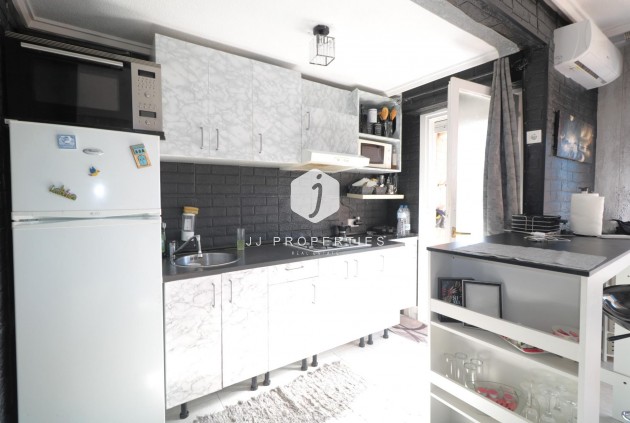 Z drugiej ręki - Mieszkanie w bloku -
Torrevieja - El molino