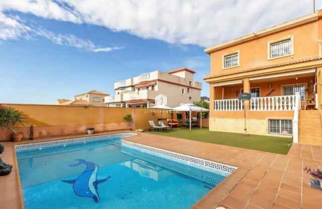 Z drugiej ręki - Villa -
Torrevieja - aguas nuevas