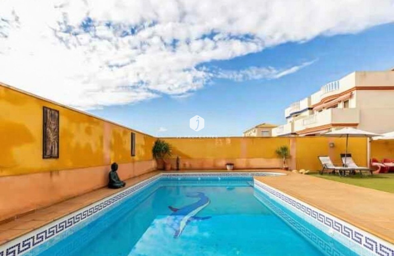 Z drugiej ręki - Villa -
Torrevieja - aguas nuevas