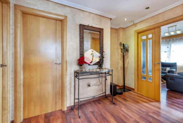 Z drugiej ręki - Villa -
Torrevieja - aguas nuevas