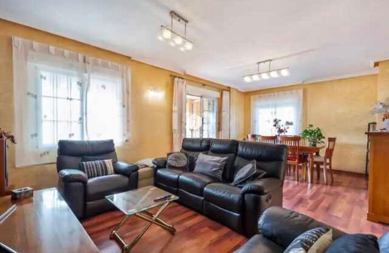 Z drugiej ręki - Villa -
Torrevieja - aguas nuevas