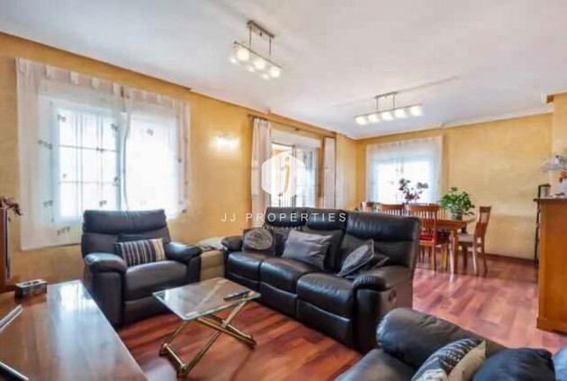 Z drugiej ręki - Villa -
Torrevieja - aguas nuevas