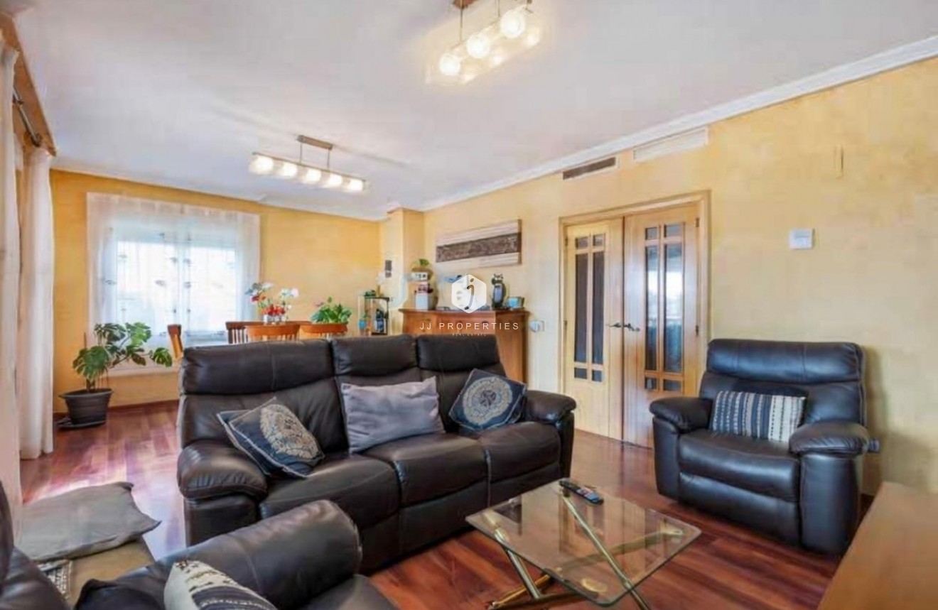 Z drugiej ręki - Villa -
Torrevieja - aguas nuevas