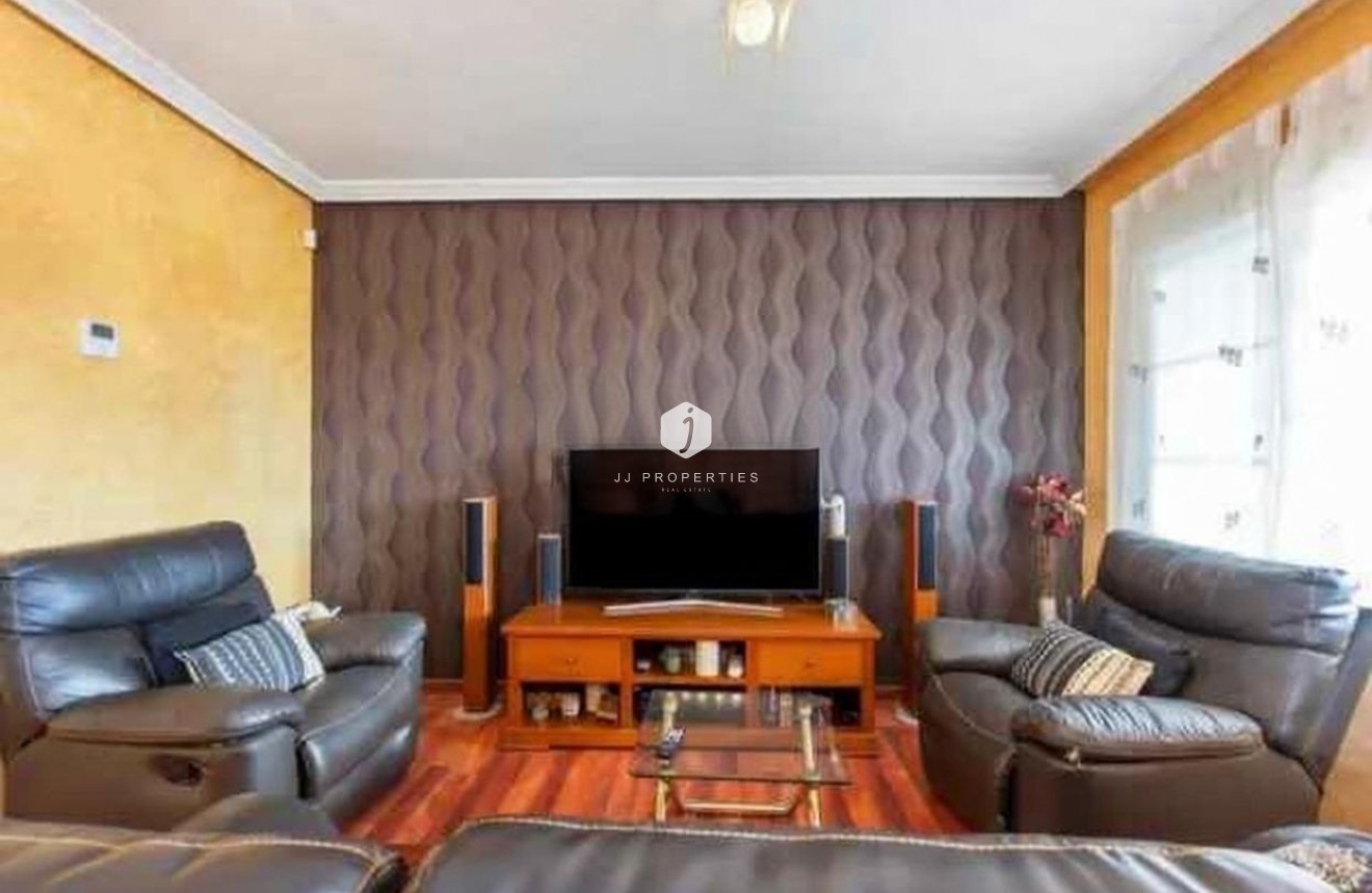 Z drugiej ręki - Villa -
Torrevieja - aguas nuevas