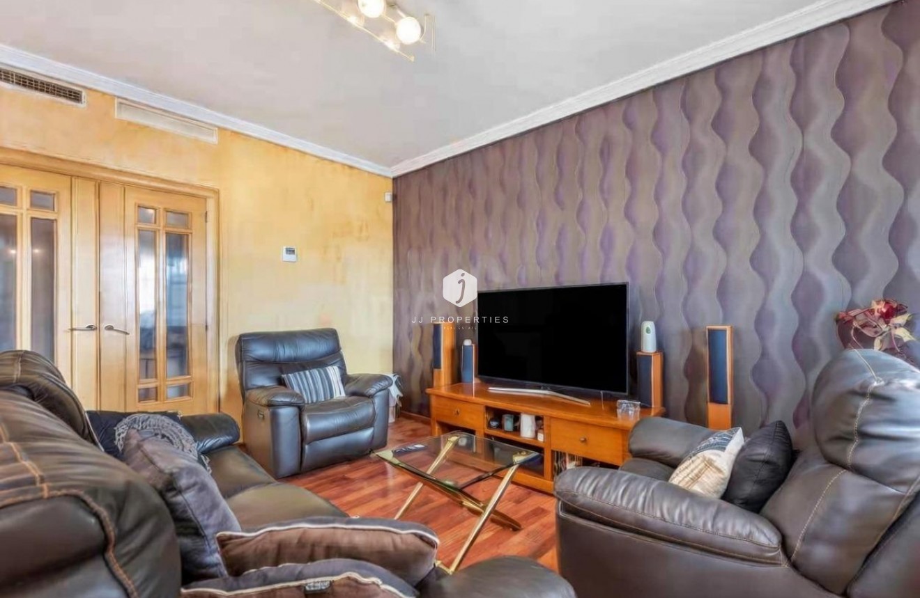 Z drugiej ręki - Villa -
Torrevieja - aguas nuevas