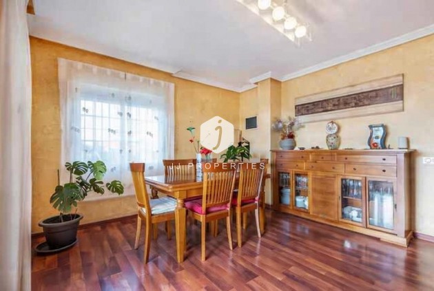 Z drugiej ręki - Villa -
Torrevieja - aguas nuevas