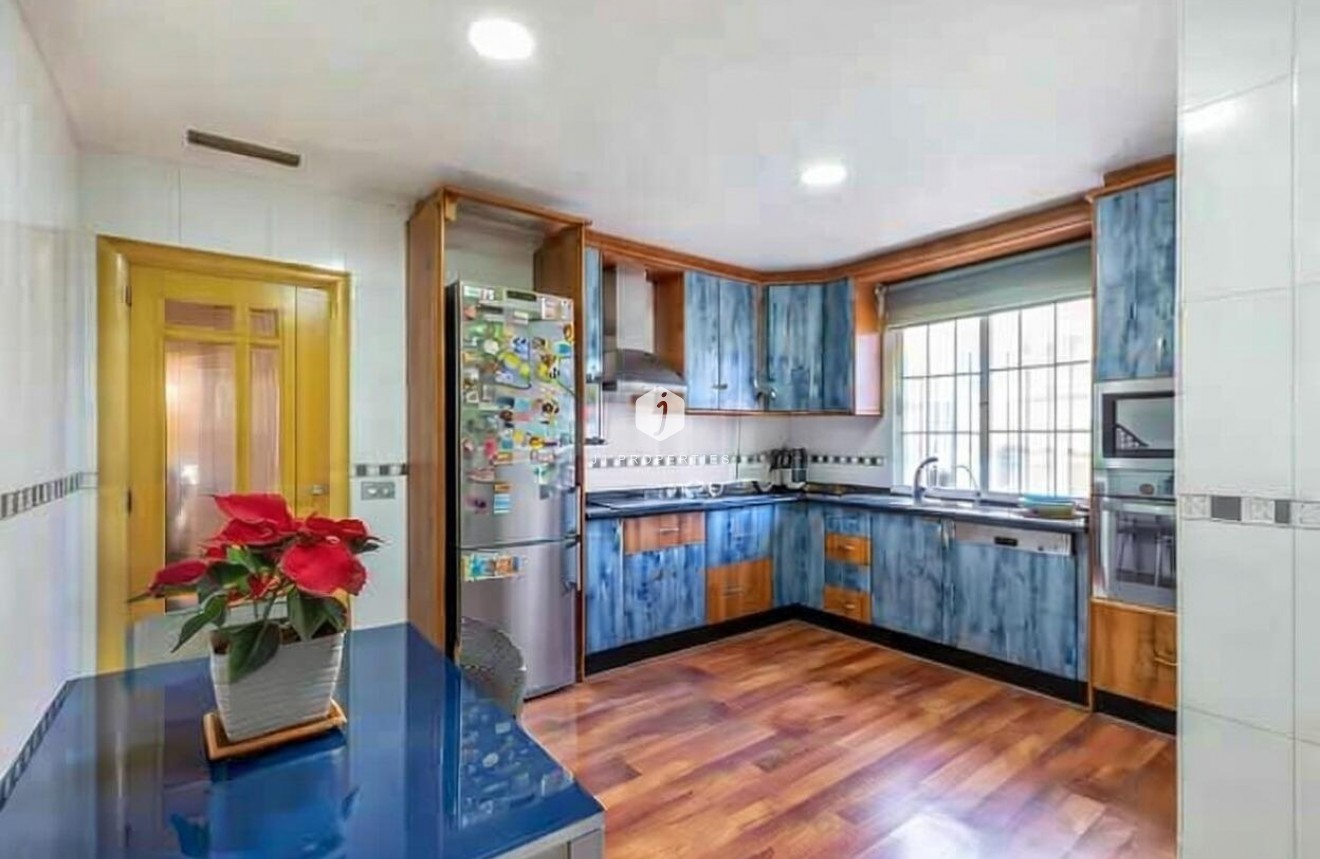 Z drugiej ręki - Villa -
Torrevieja - aguas nuevas