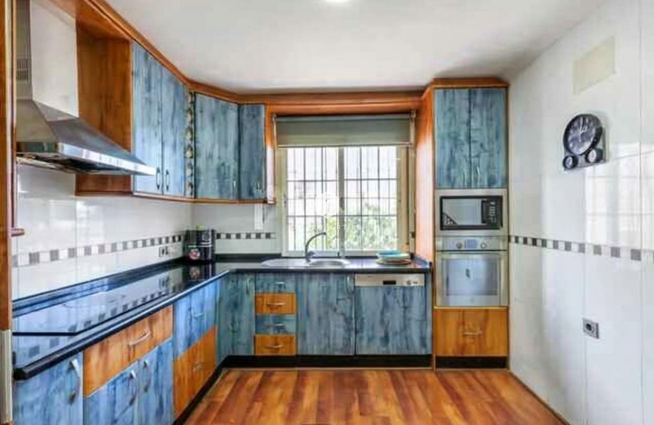 Z drugiej ręki - Villa -
Torrevieja - aguas nuevas