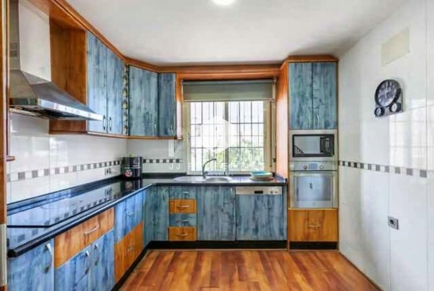 Z drugiej ręki - Villa -
Torrevieja - aguas nuevas