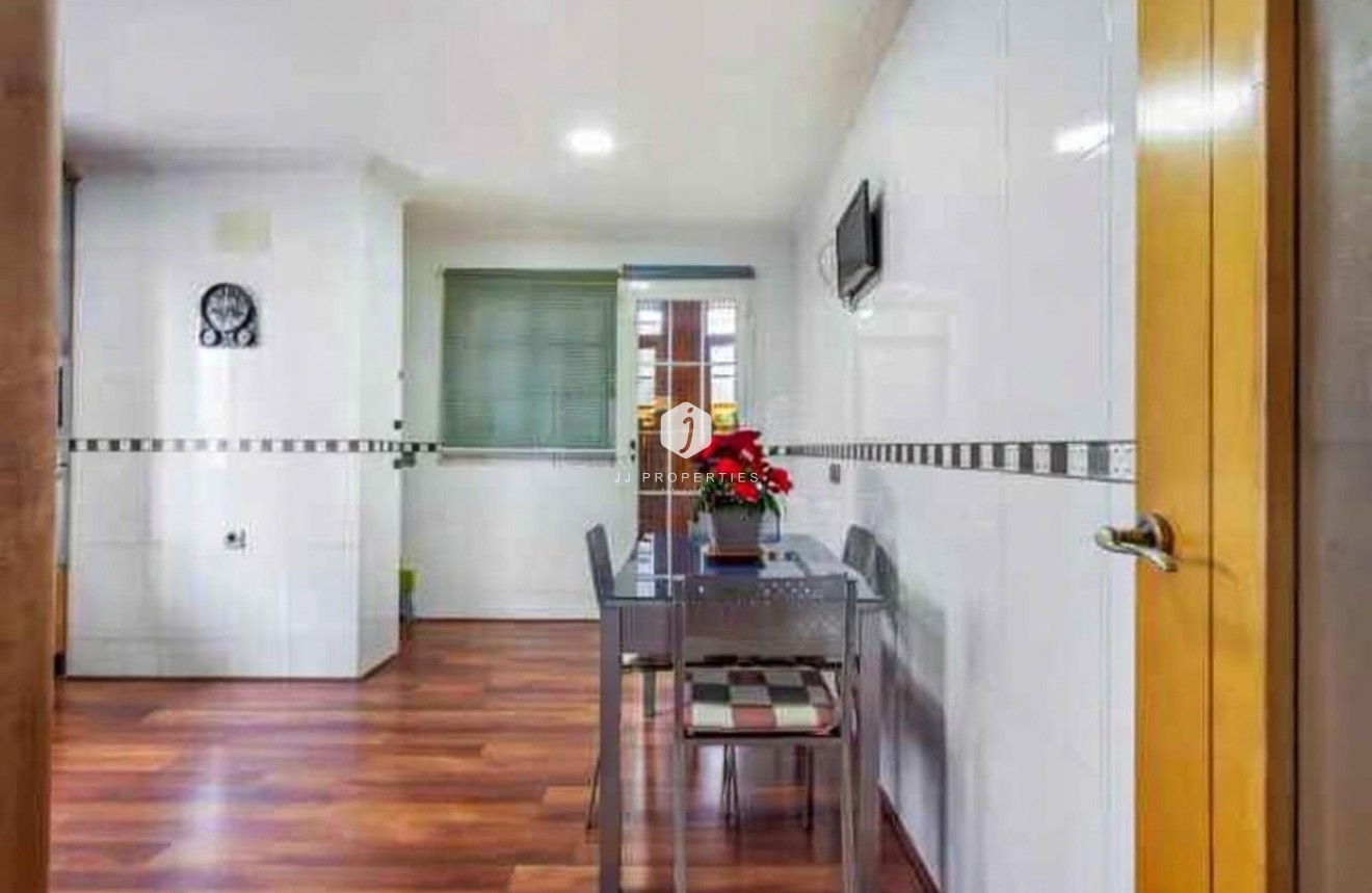 Z drugiej ręki - Villa -
Torrevieja - aguas nuevas