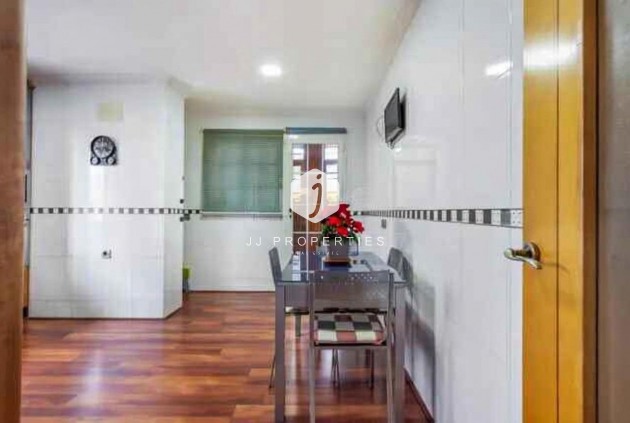 Z drugiej ręki - Villa -
Torrevieja - aguas nuevas