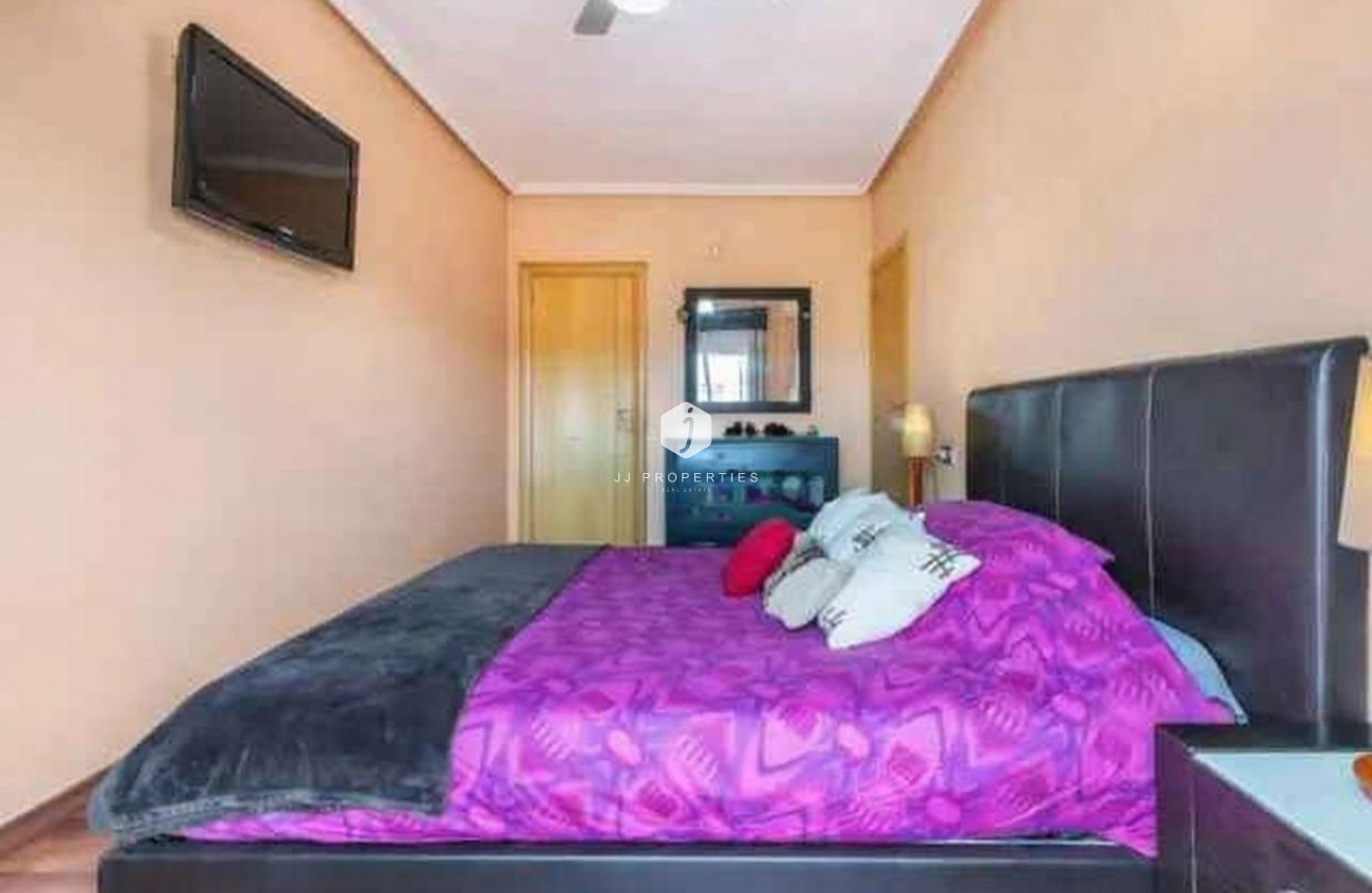 Z drugiej ręki - Villa -
Torrevieja - aguas nuevas