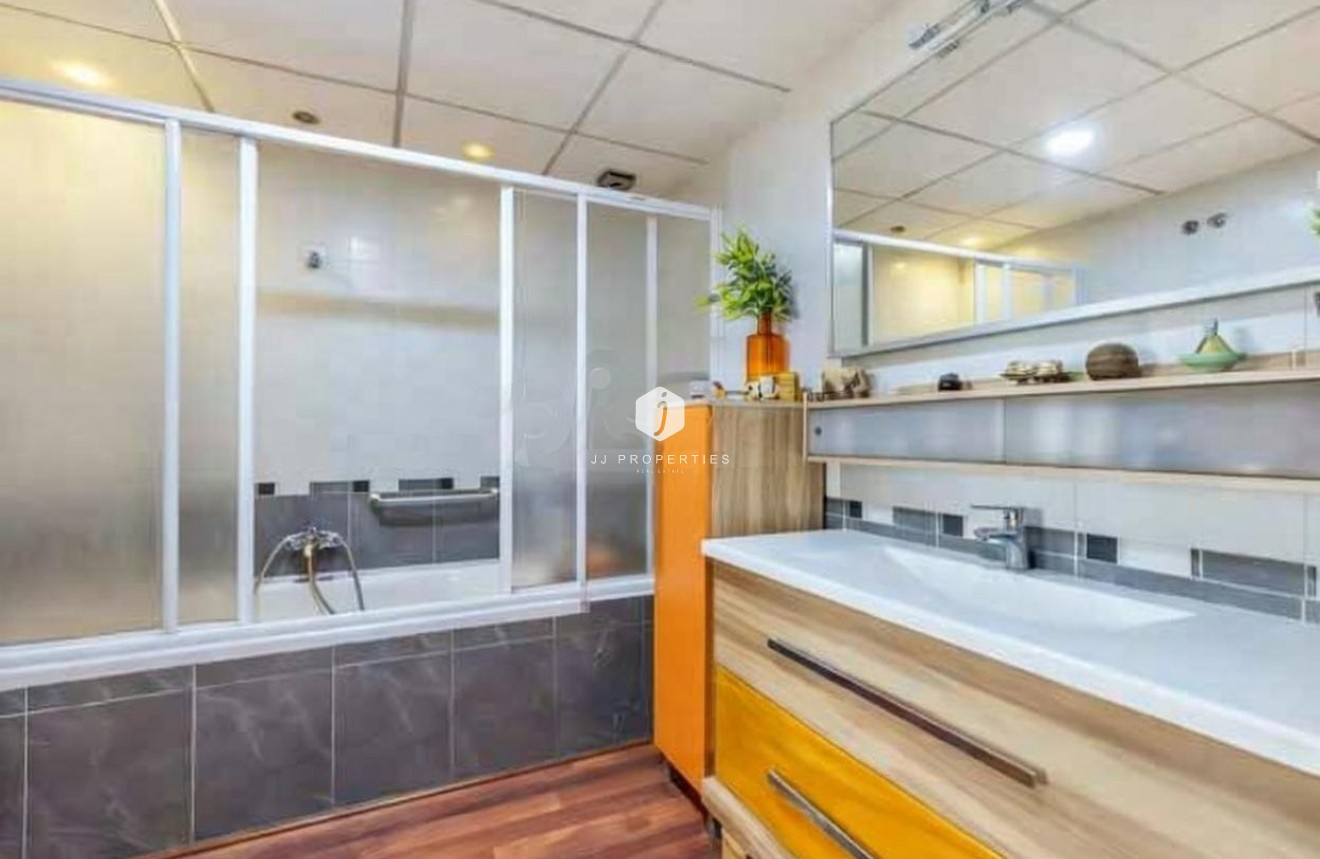 Z drugiej ręki - Villa -
Torrevieja - aguas nuevas