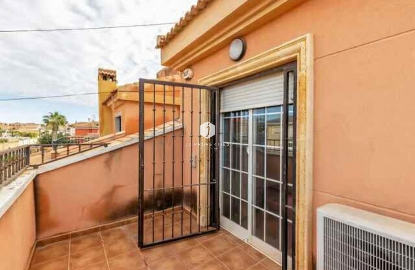 Z drugiej ręki - Villa -
Torrevieja - aguas nuevas