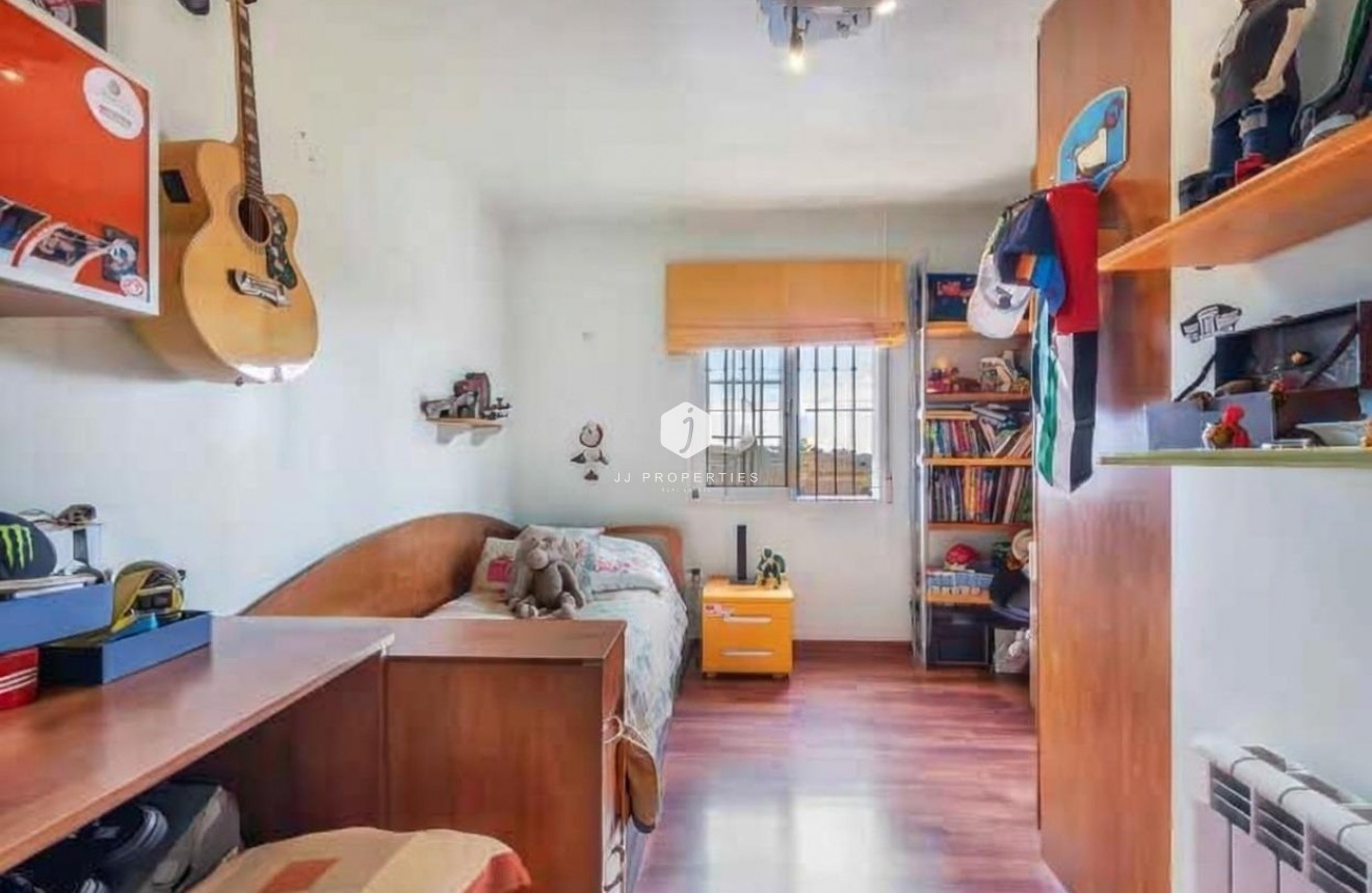 Z drugiej ręki - Villa -
Torrevieja - aguas nuevas