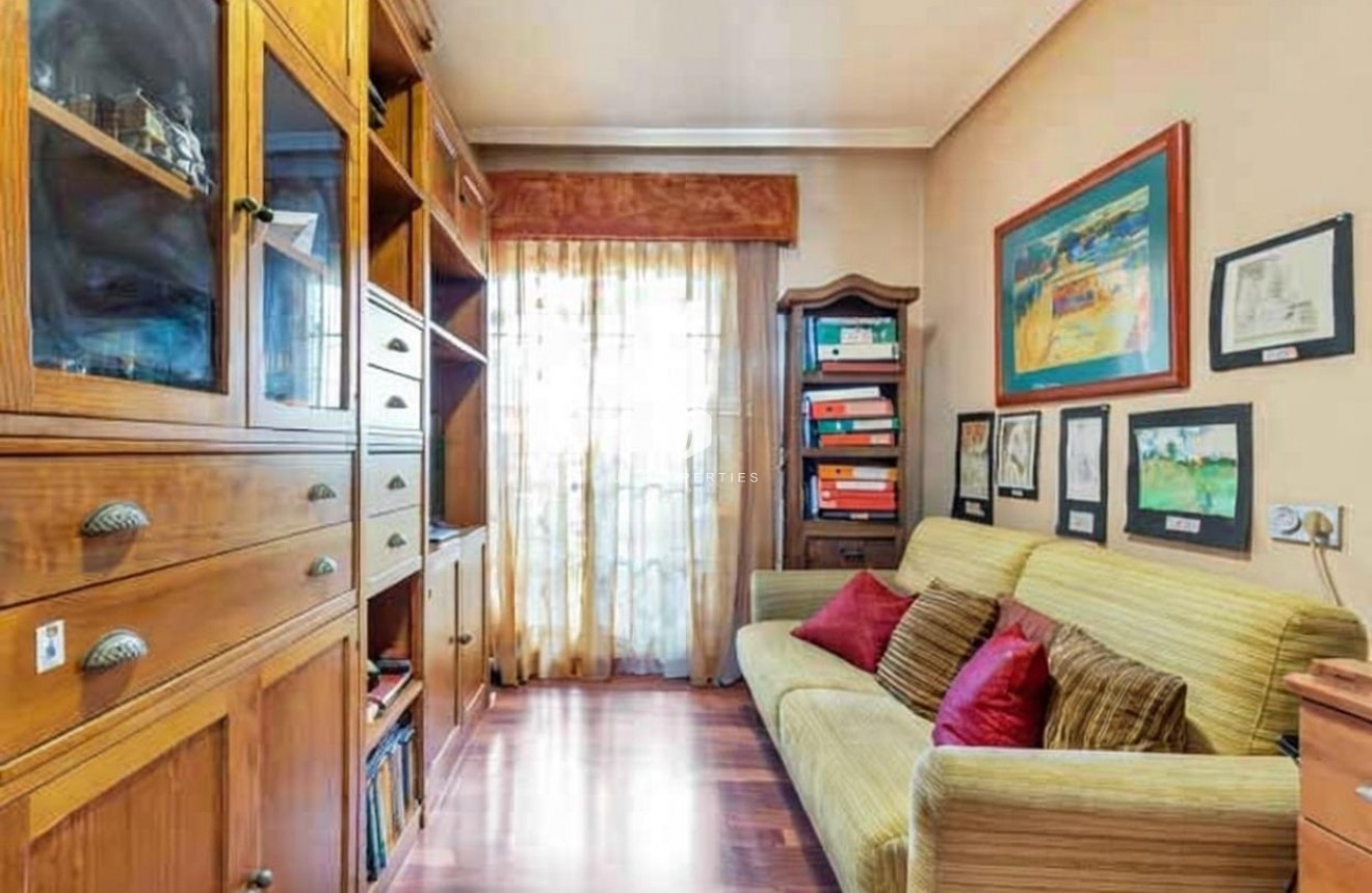 Z drugiej ręki - Villa -
Torrevieja - aguas nuevas